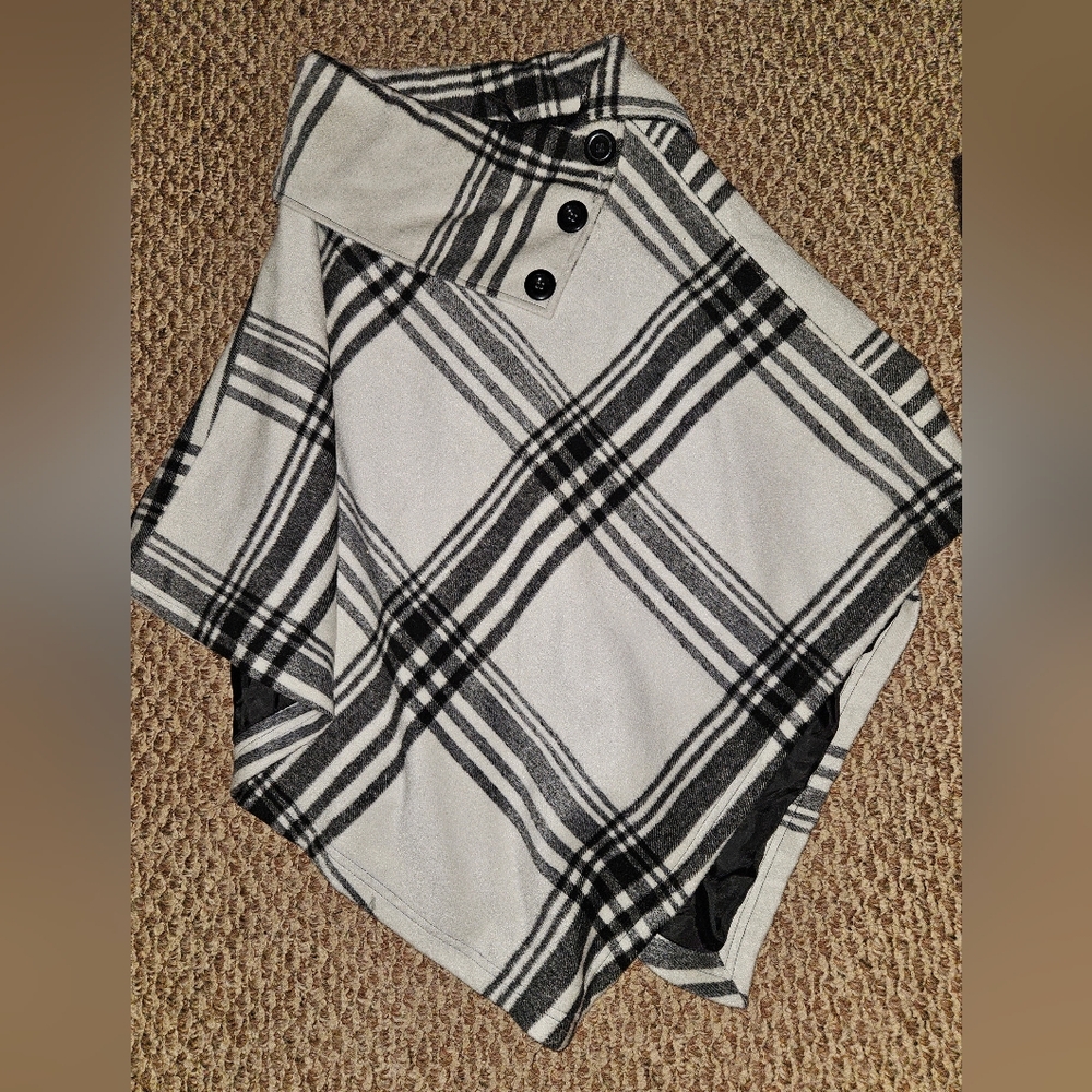 Rue21 Black and White Plaid Poncho NWOT